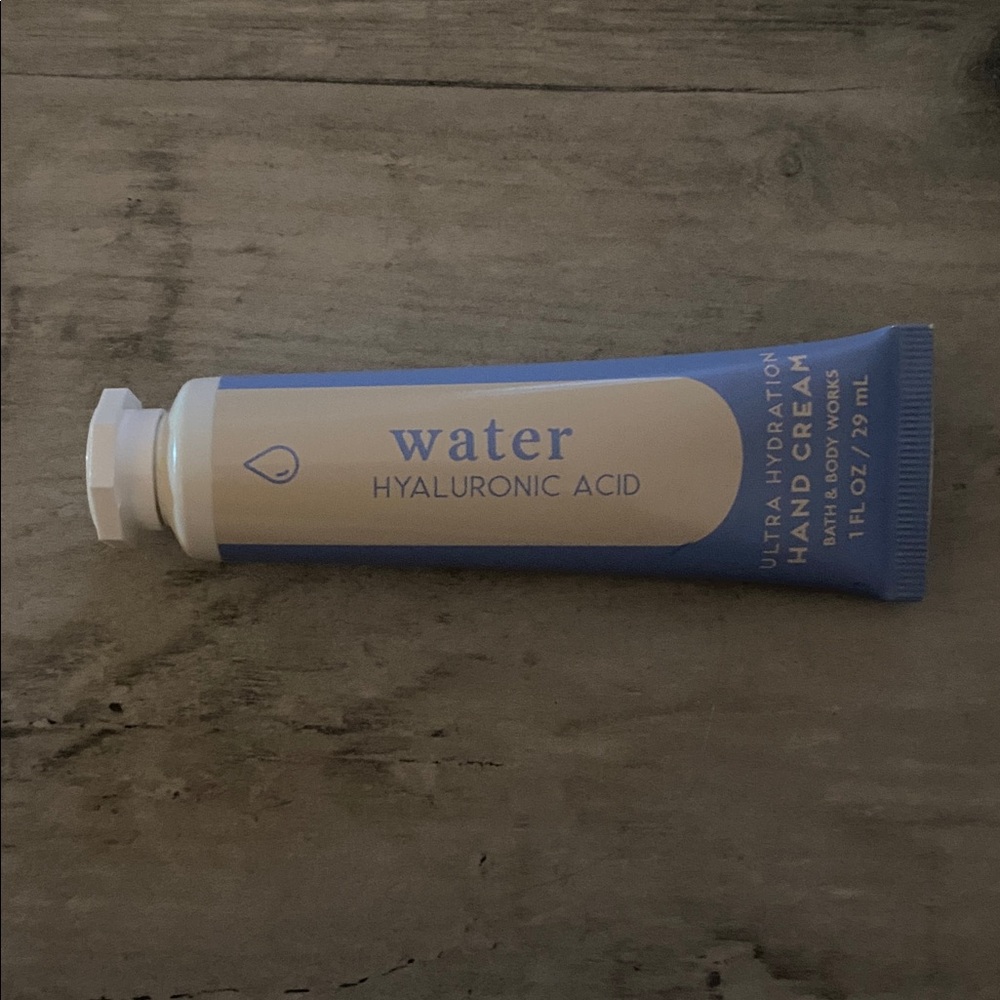 Bath & Body Works Water Hyaluronic Acid Hand Cream - Size 1 FL OZ / 29 mL